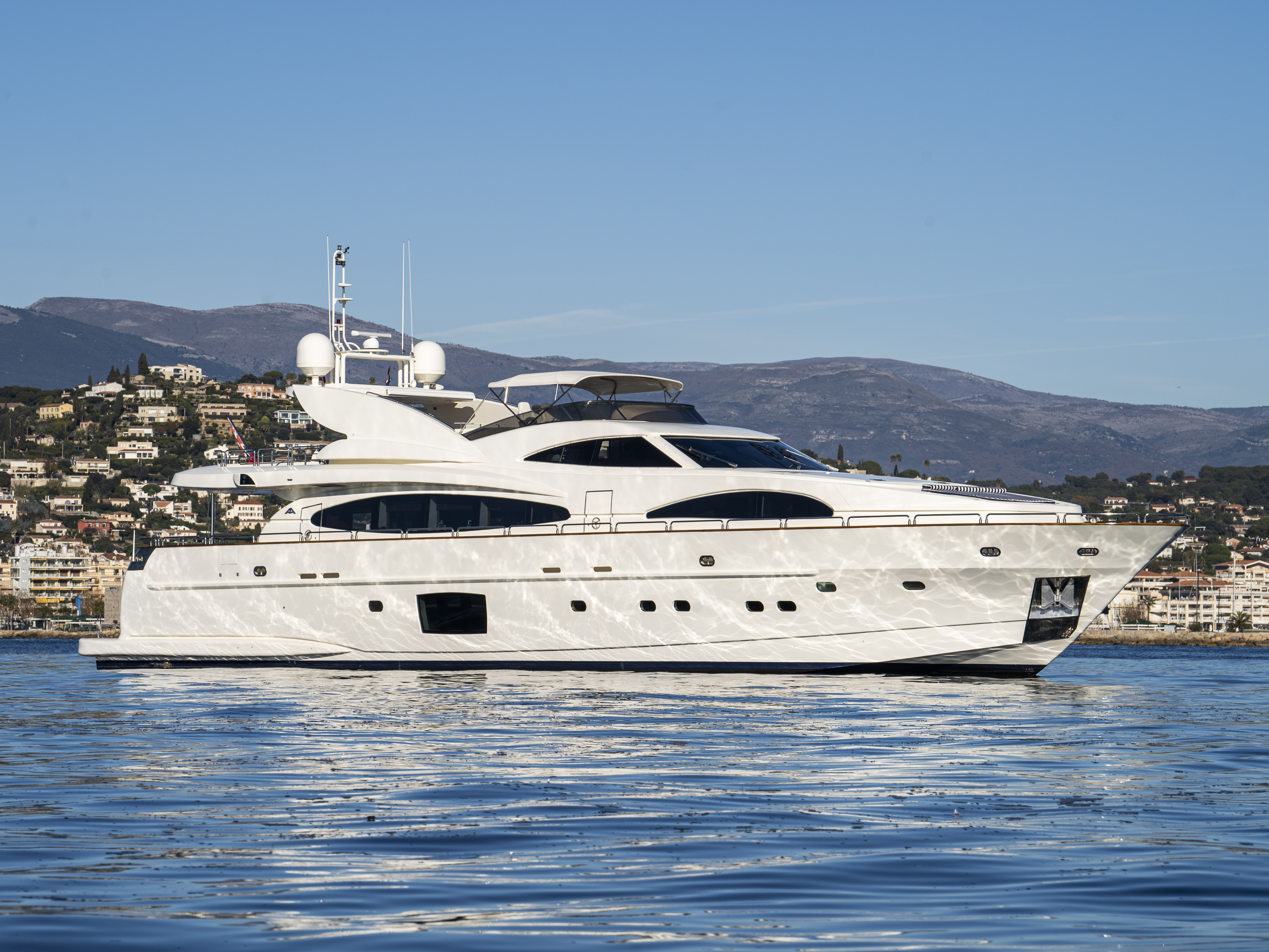 Astondoa 102