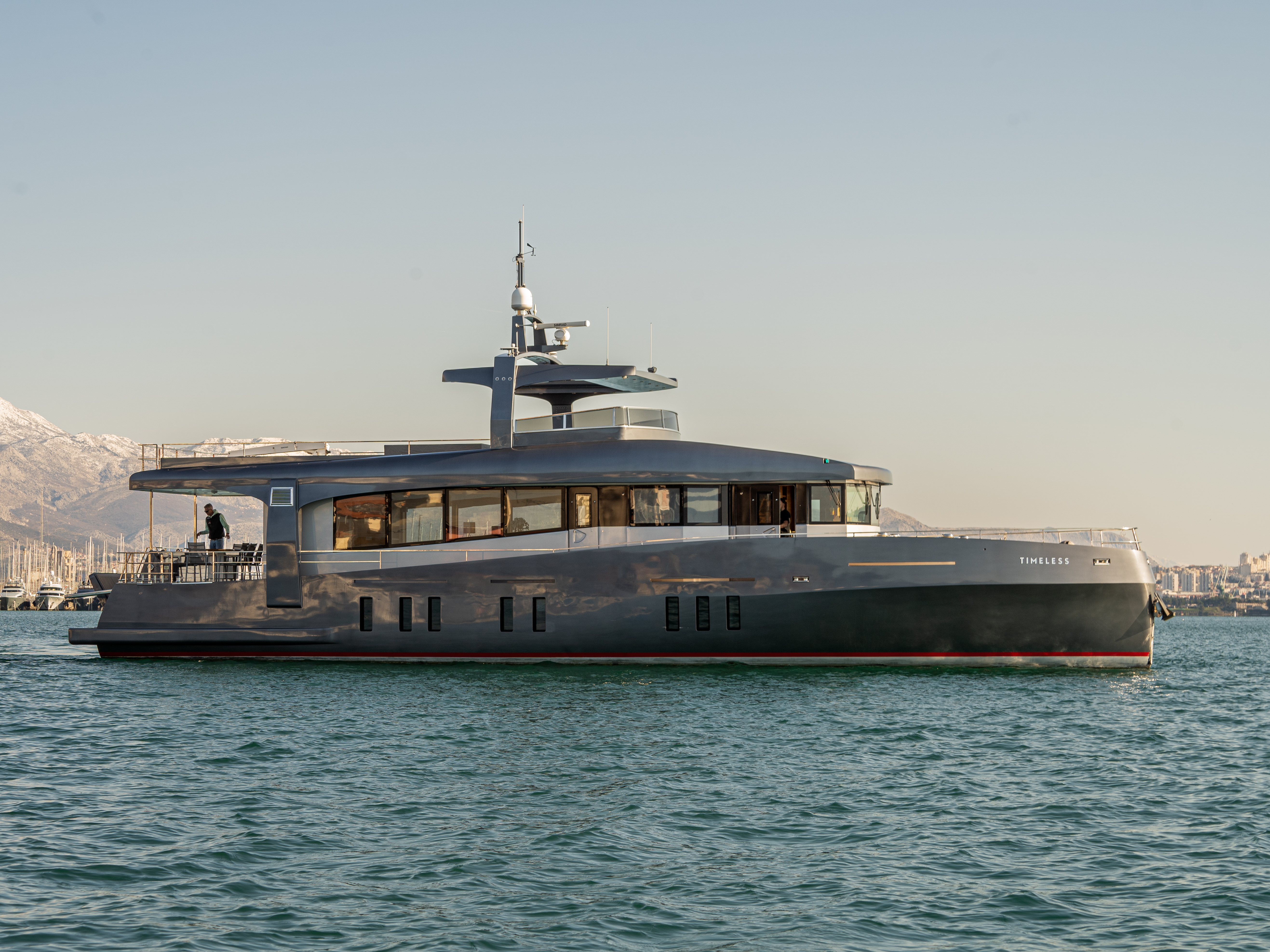 CUSTOM BUILT EXPLORER YACHT TIMELESS 80