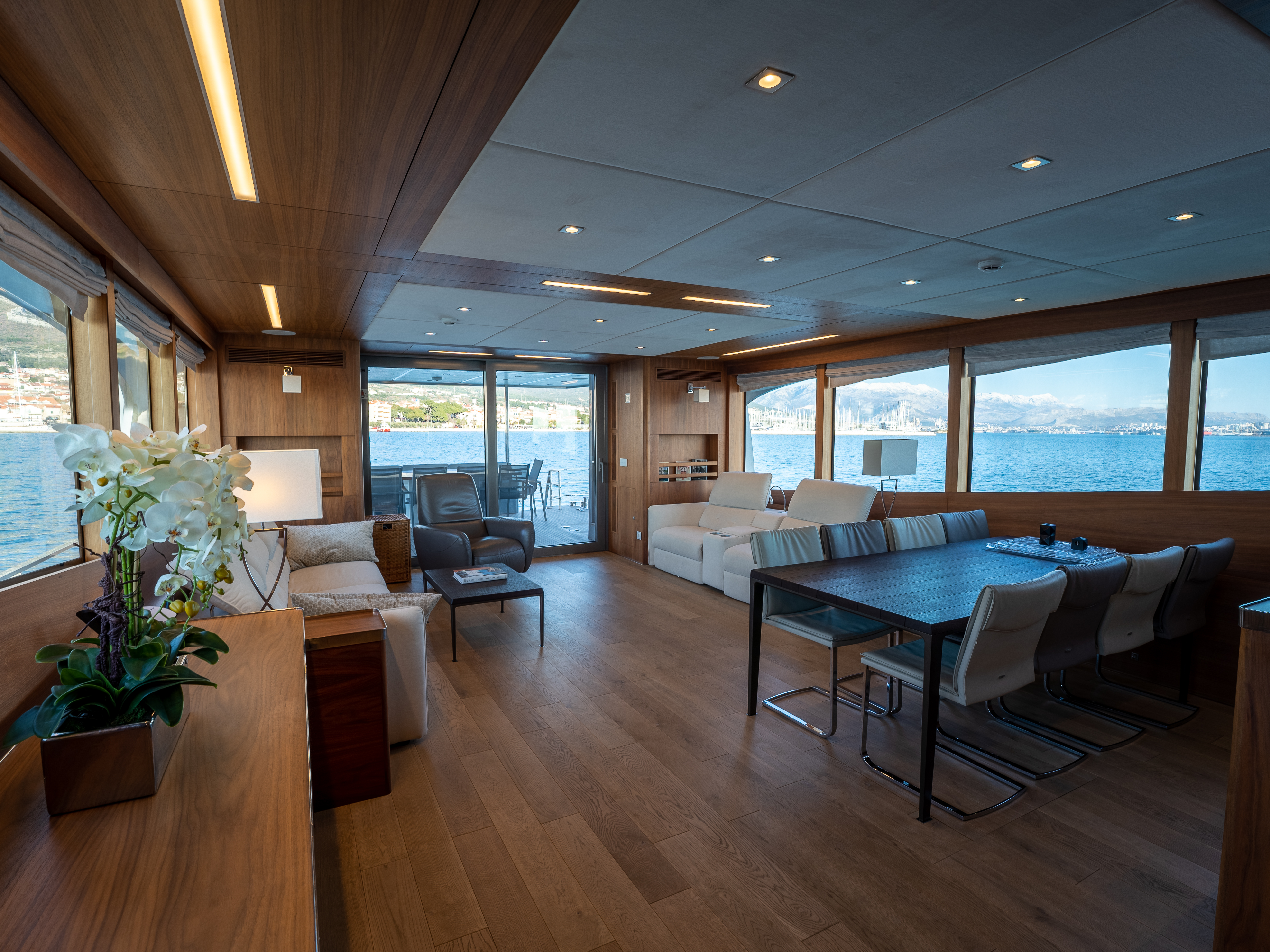 CUSTOM BUILT EXPLORER YACHT TIMELESS 80 - 8