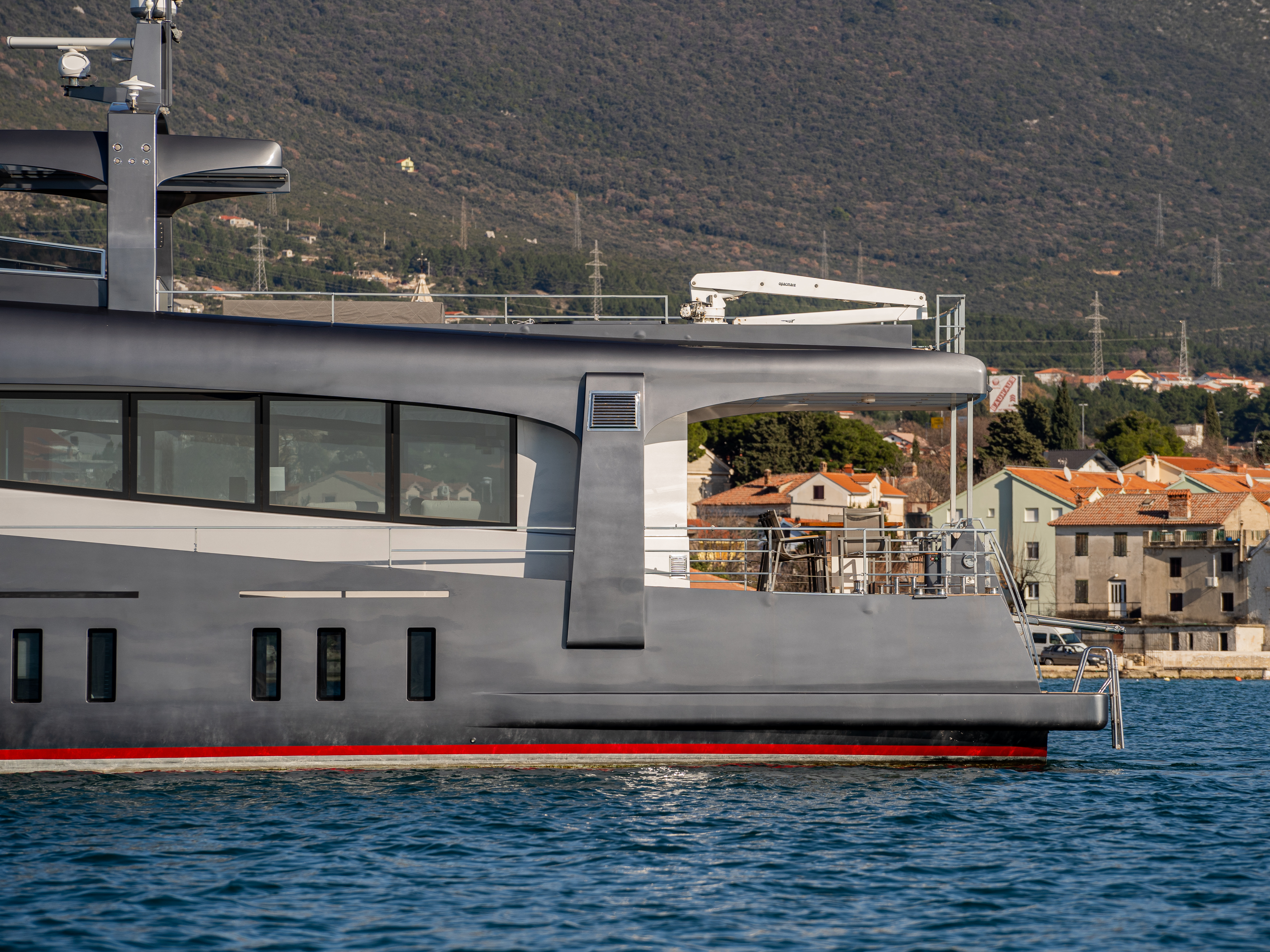 CUSTOM BUILT EXPLORER YACHT TIMELESS 80 - 7