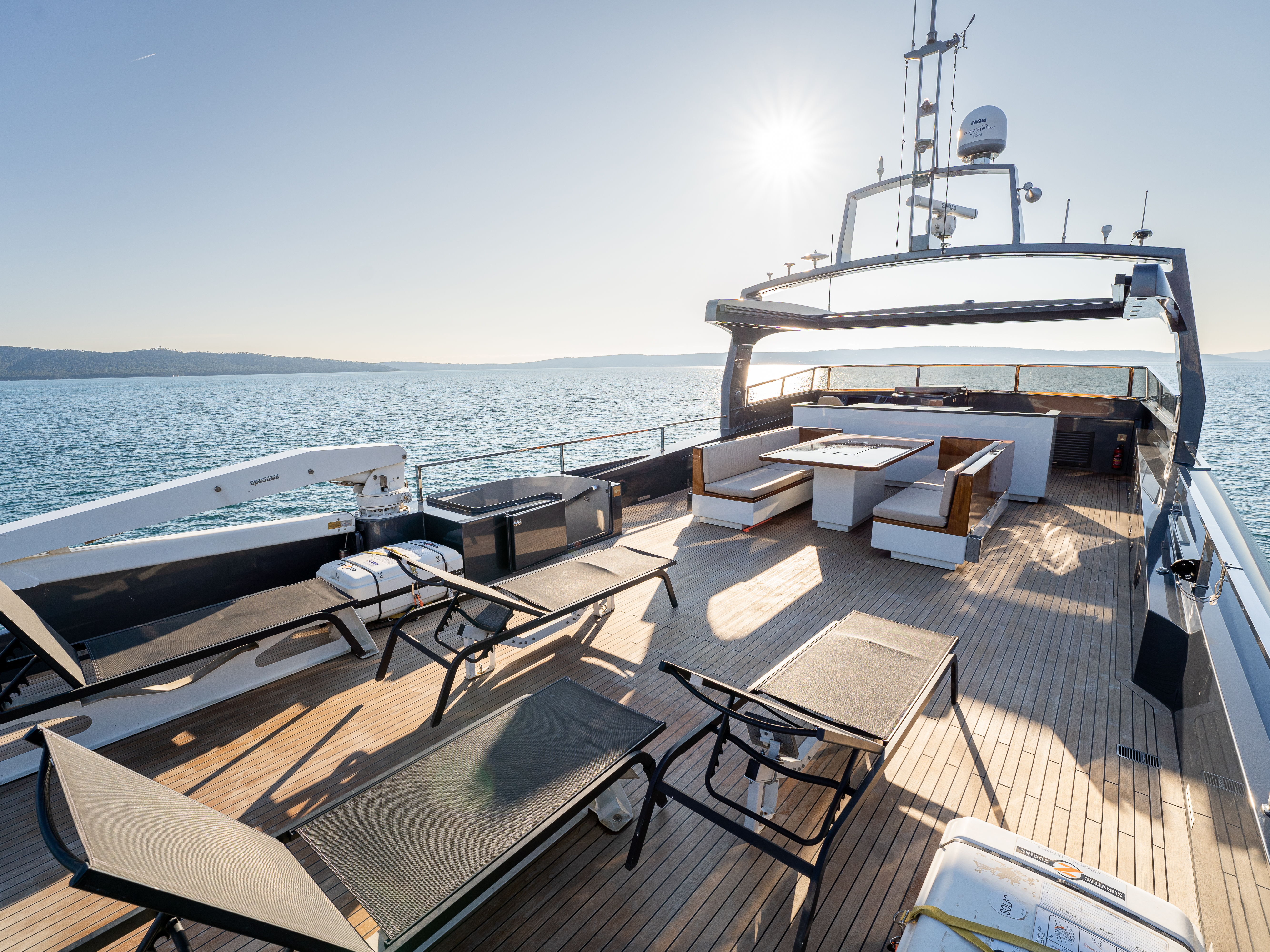 CUSTOM BUILT EXPLORER YACHT TIMELESS 80 - 6